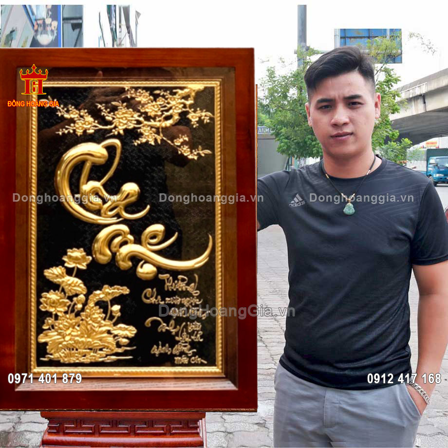Bức tranh chữ cha mẹ dát vàng 24K được chế tác hoàn toàn thủ công truyền thống